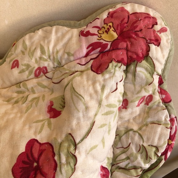 FLORAL PILLOW Quilted Pottery Barn 2Patterns 31”Sq - Picture 6 of 10